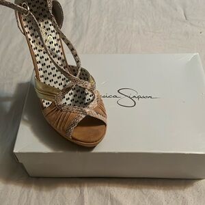 Jessica Simpson Tan and Gold Woven Heels